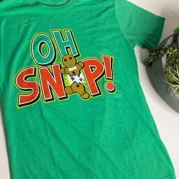 Oh Snap Gingerbread Green Holiday Crewneck T-shirt medium - Picture 1 of 5